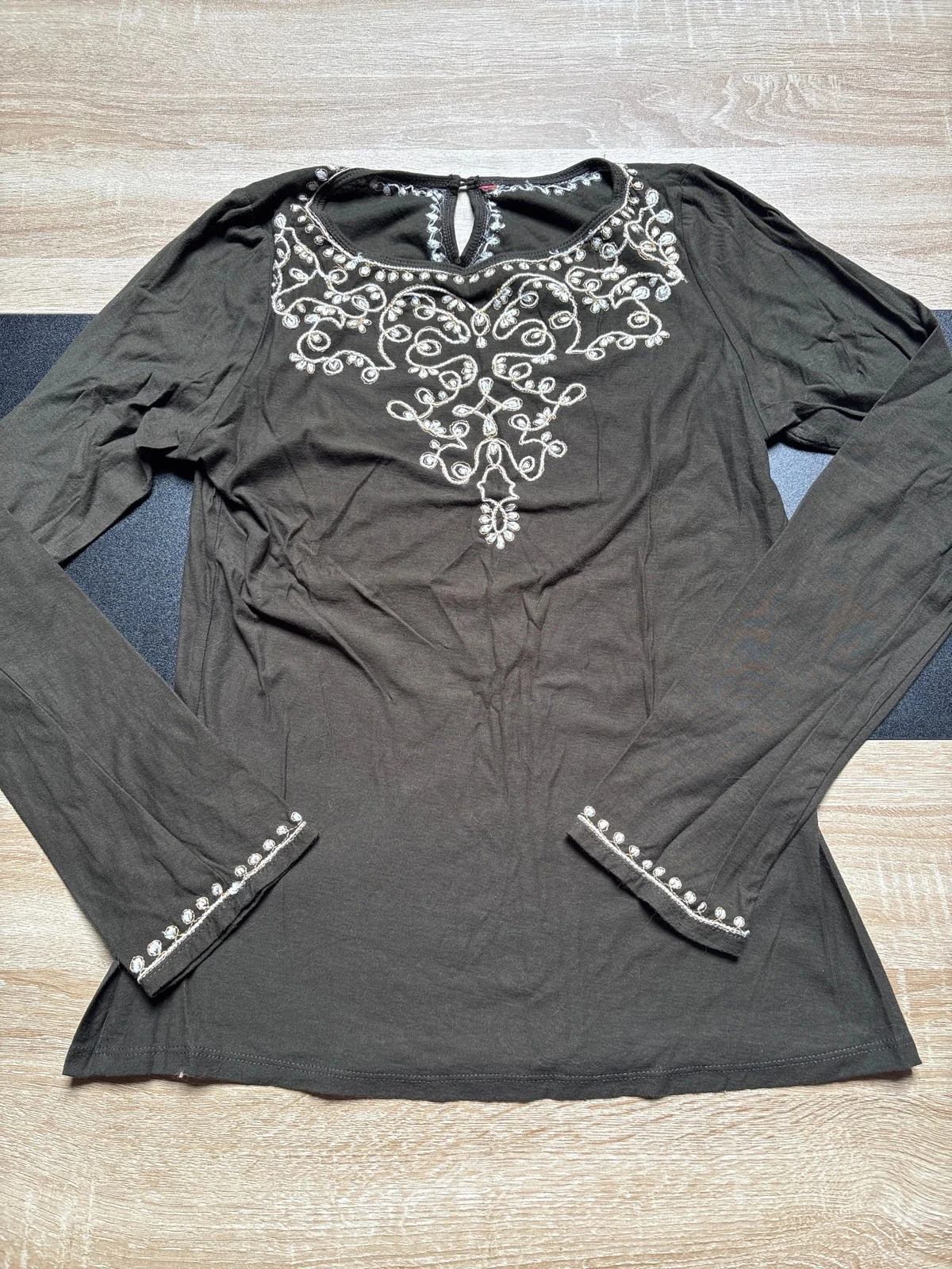 Haut manches longues motif ornements taille M